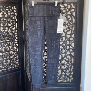 Lululemon Wunder Under Hi-Rise. Black with print